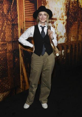 Judy Greer în costum de Halloween „Annie Hall”.
