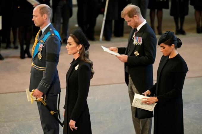 Princo Hario princo Williamo Kate Middleton Meghan Markle Karalienės Elžbietos procesija