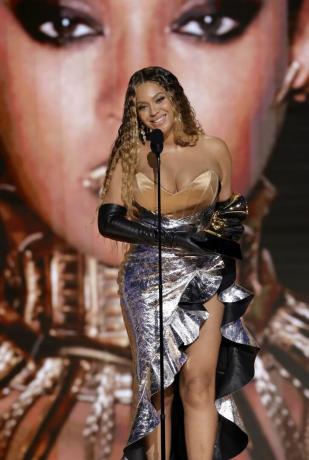 Beyoncé tittar på 65:e GRAMMY Awards