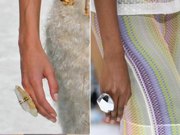 Modelos que lucen anillos llamativos, una de las mejores tendencias en joyería de la primavera de 2024, desfilan por las pasarelas de Paco Rabanne y Missoni.