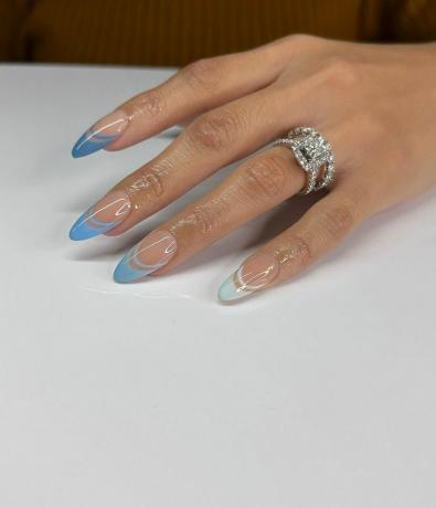 Diseños de puntas de uñas Cool Blues