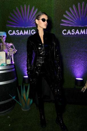 Кайя Гербер в костюме на Хэллоуин из «Матрицы»