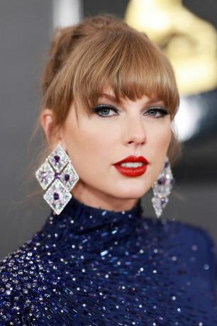 Taylor Swift punainen huulipuna meikki look