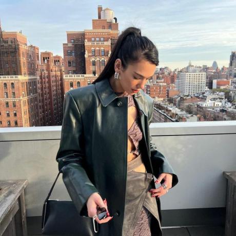 Sukienka i spodnie Dua Lipa Jade Cropper Post na Instagramie, grudzień 2022 r