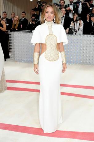 Olivia Wilde ocenila Karla Lagerfelda na Met Gala v roce 2023.