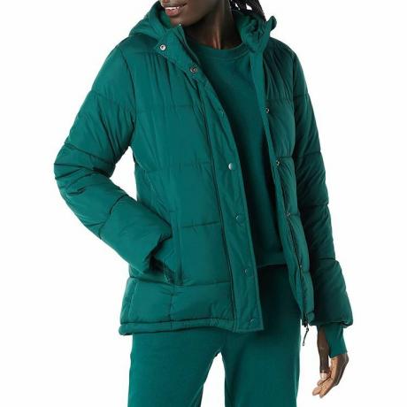 Dámský nafouknutý kabát s dlouhým rukávem a kapucí Amazon Essentials v těžké váze