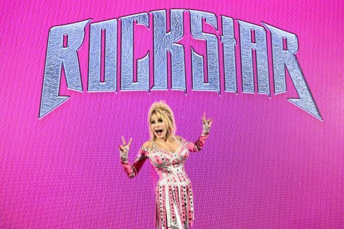 Dolly Parton nimmt an der Pressekonferenz zum „Rockstar“-Album von Dolly Parton teil