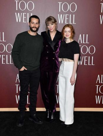 Dylan O'Brien, Taylor Swift och Sadie Sink på mattan för 