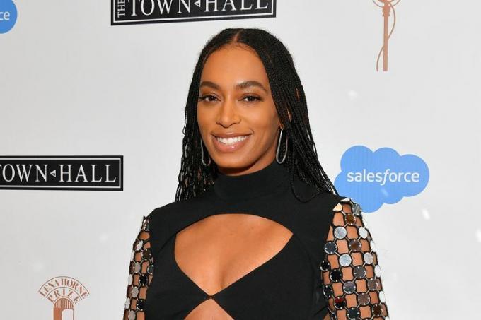 Solange aux sourcils texturés