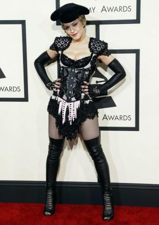 Madonna arrive à la 57e cérémonie des Grammy Awards à Los Angeles