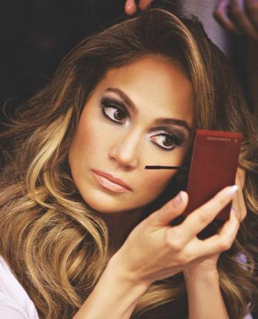 La tez iluminada de Jennifer Lopez Cortesía de The Baking Trend