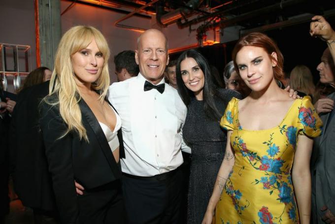 umer Willis, Bruce Willis, Demi Moore dan Tallulah Belle Willis menghadiri after party untuk Comedy Central Roast of Bruce Willis