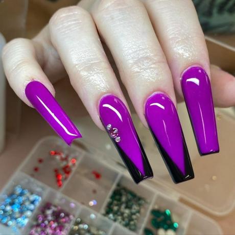 Annoiato di regolare la tua manicure francese? Prova i suggerimenti V 