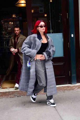 Megan Fox oversize takki pakettiautot